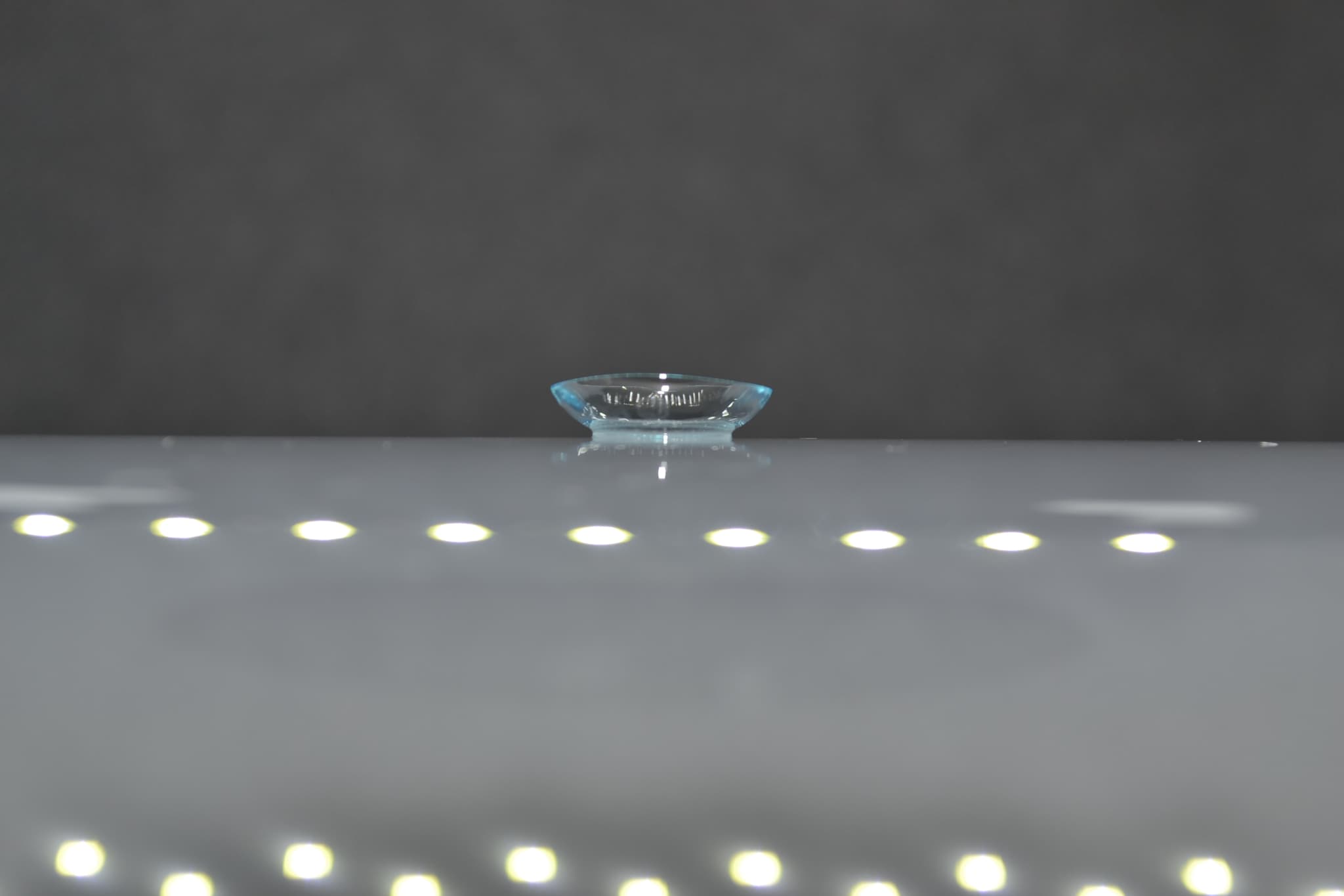 2WEEKメニコン プレミオ トーリックのレンズ（表）