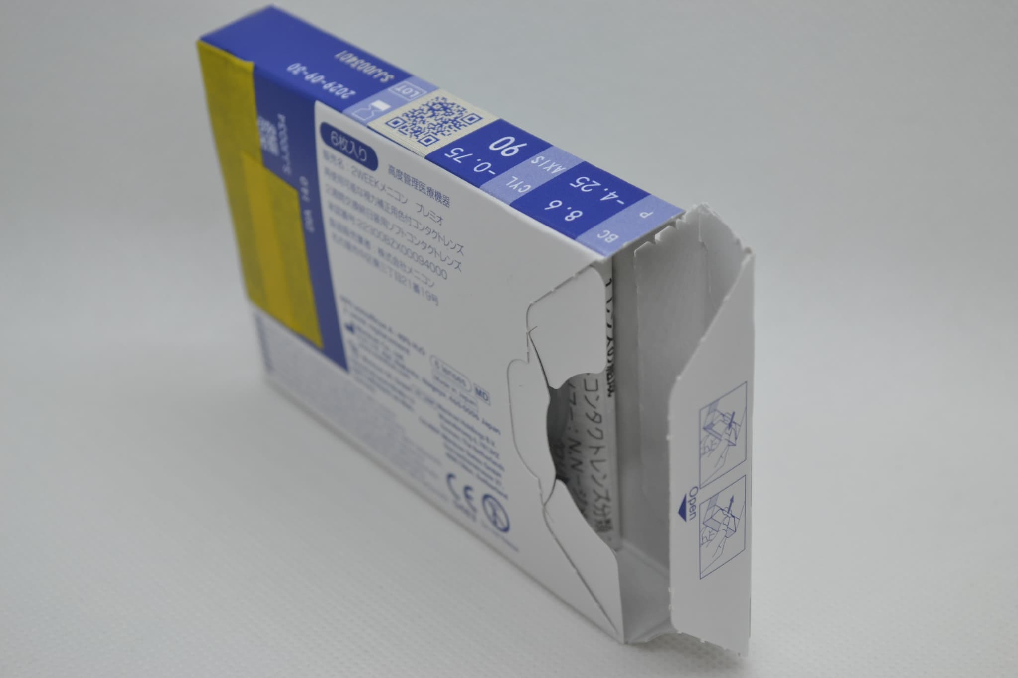 2WEEKメニコン プレミオ トーリックのパッケージ開封後斜め