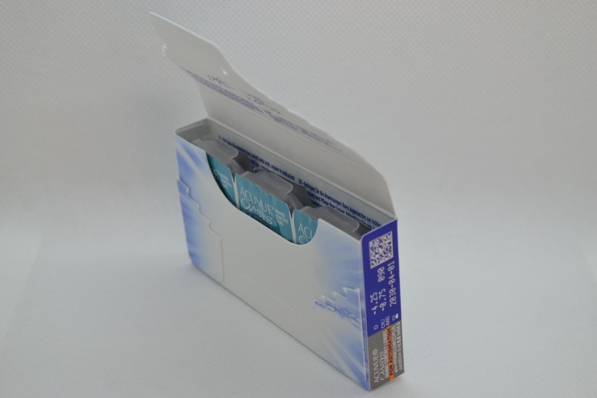 アキュビューオアシス 乱視用 (近視)のパッケージ開封後斜め