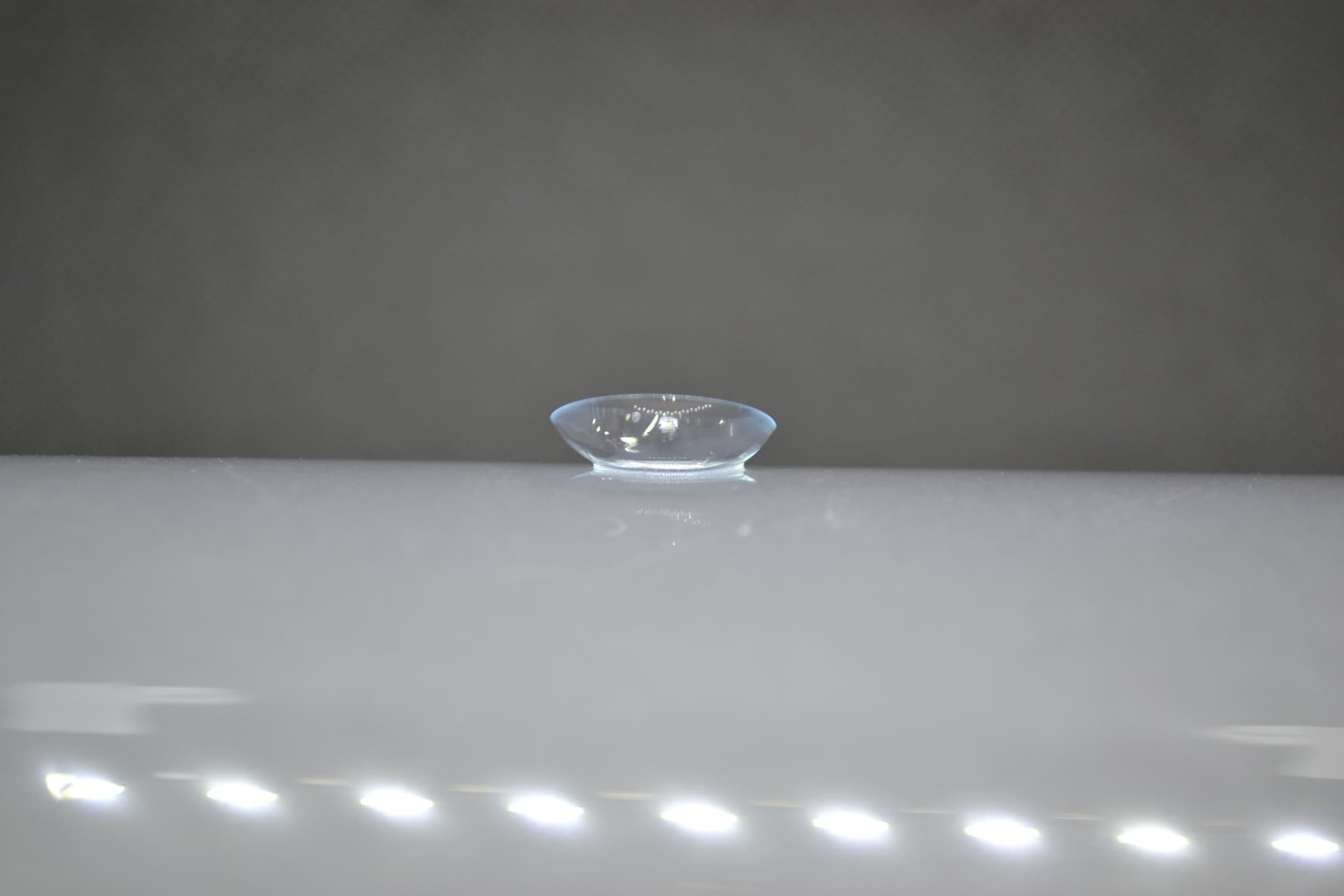 バイオフィニティトーリックのレンズ（裏返し）