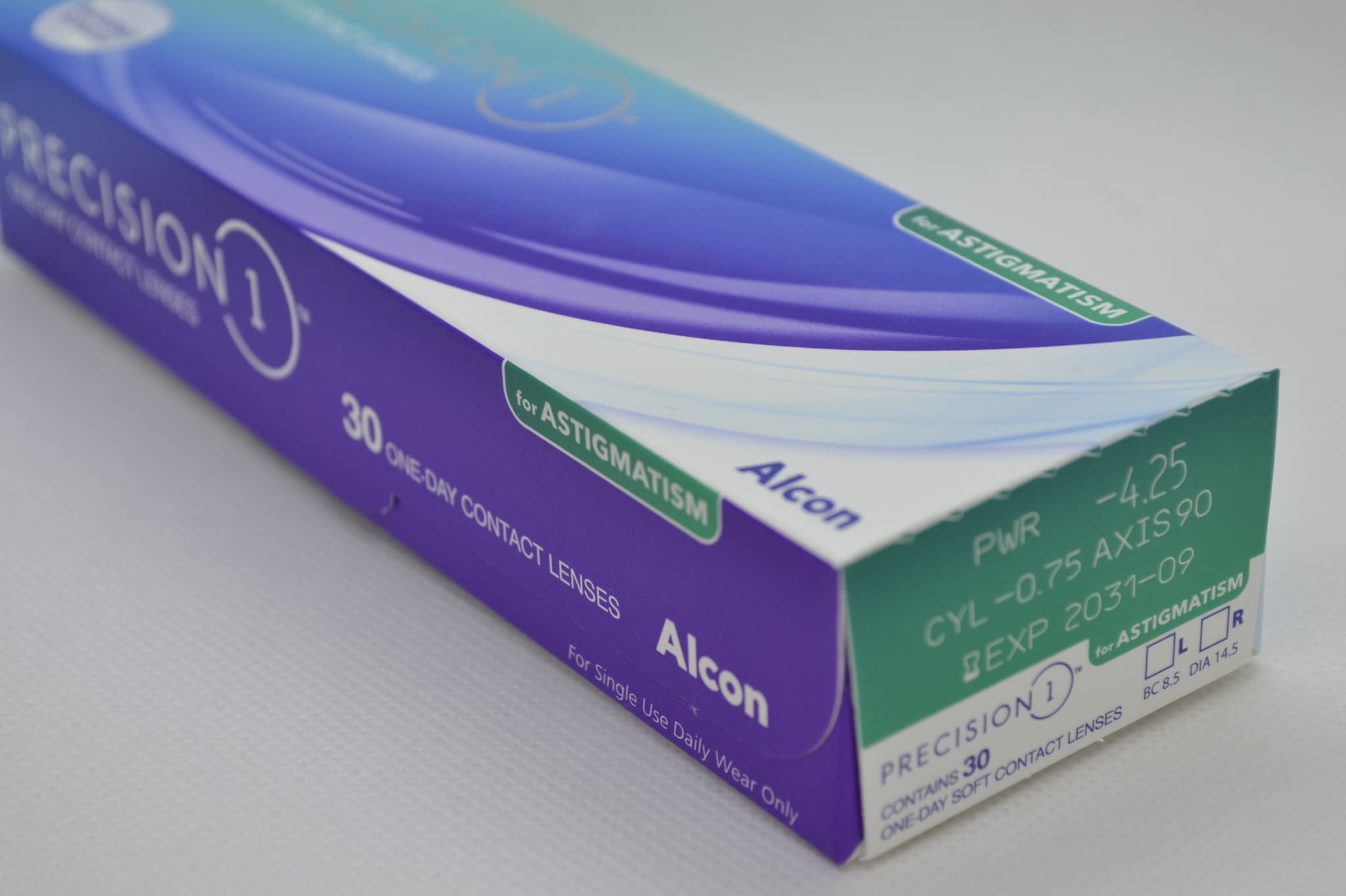 プレシジョン ワン 乱視用のパッケージ斜め