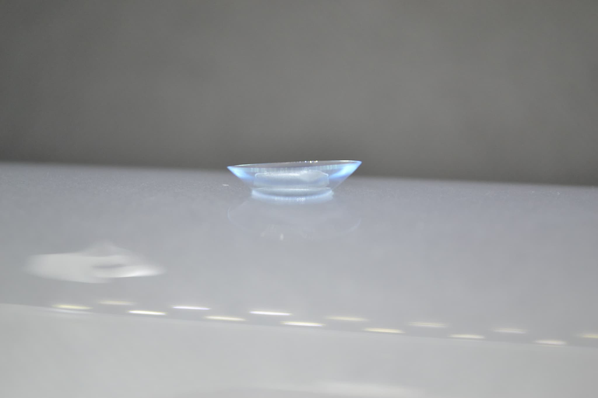 ワンデーピュアうるおいプラス乱視用 (近視)のレンズ（裏返し）