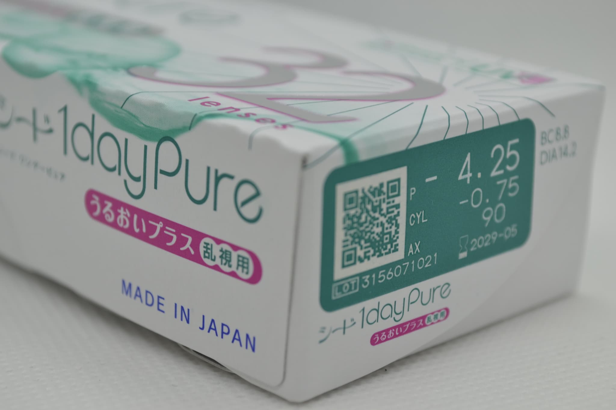 ワンデーピュアうるおいプラス乱視用 (近視)のパッケージ斜め