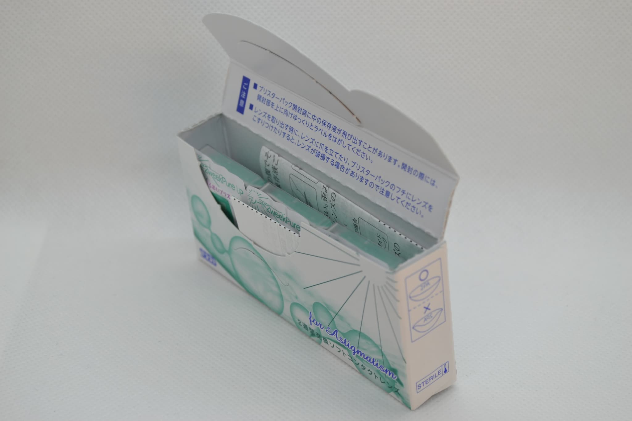 2ウィークピュアうるおいプラス 乱視用 (近視)のパッケージ開封後斜め
