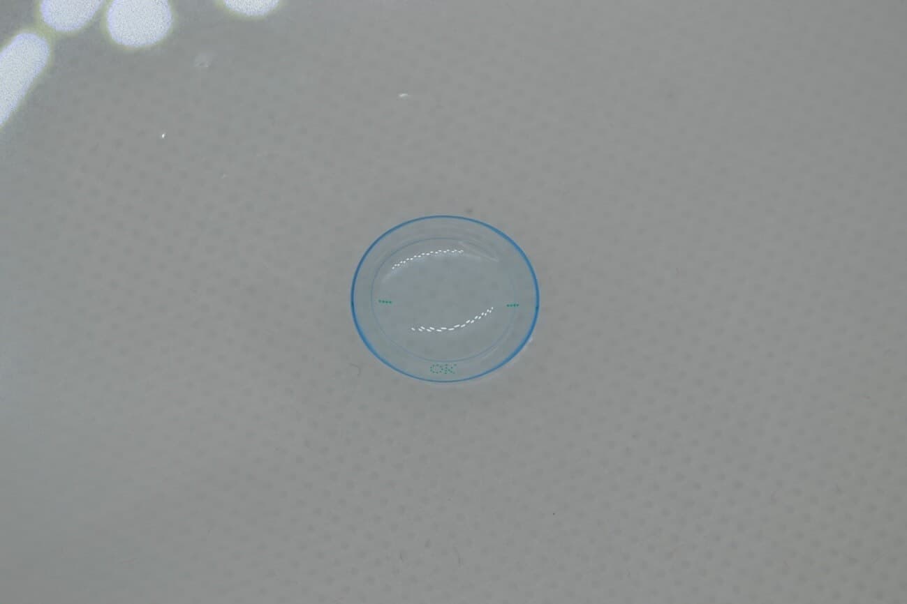 ガイドマークがわかりやすい乱視用レンズの写真