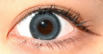 エンジェルカラー バンビシリーズ ワンデー 10枚入り スワンブルー 装用画像