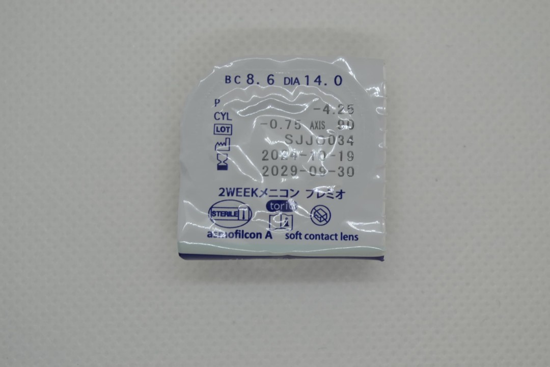 2WEEKメニコン プレミオ トーリックのブリスター（表）